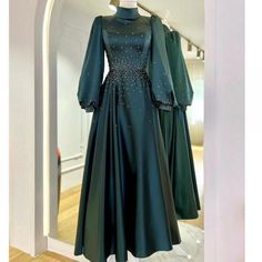 Royal Green Dress, Hijab Prom Dress, Green Prom Dresses, Royal Blue Evening Dress, Islamic Fashion Dresses, Muslim Evening Dresses, Long Green Dress, Green Prom, Soiree Dress