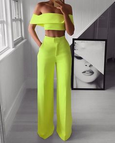 Ropa Color Neon, Work Outfits Frauen, Celana Fashion, Wide Leg Pant Suit, Fest Outfits, Neon Outfits, Outfit Chic, Casual Wide Leg Pants, Off Shoulder Crop Top