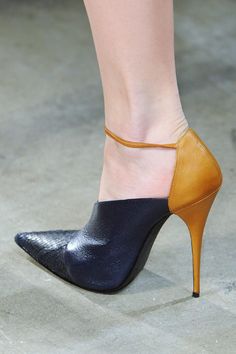 Narciso Rodriguez Fall 2013 RTW Collection - Fashion on TheCut Heels Patterns, Narciso Rodriguez, Pumps Shoes, Gorgeous Shoes, Fabulous Shoes, Hot Shoes