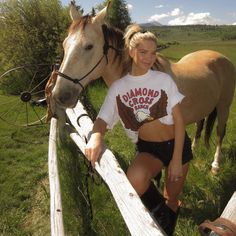 Ellie Thumann, Buckle Bunny, Americana Aesthetic, Cowgirl Aesthetic, Vintage Cowgirl, Ranch Life, Vintage Americana, Chill Outfits, Horse Love