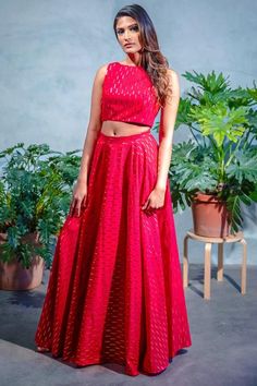 Skirt And Sleeveless Top, Girls Frocks, Sangeet Night, Stylish Baby Girls, Crop Top Lehenga, Two Piece Gown, Stylish Crop Top, Crop Top And Skirt, Frock Dress