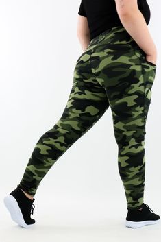 Olive Camo Fleece Lined leggings features a green and black cameo print. Made from our signature buttery soft fabric, with the warmest fleece lining perfect for even the coldest days. Range: FleeceStyle: Full Leggings Size Recommendation: If between sizes, size up for more roomy comfort or size down for a firmer fit. Size guide below. -------------------------------- Warm cosy fleece lined Squat proof 2 leg pockets - big enough for phone, keys, cards, etc. Made for comfort No rolling - waistband stays put High waistband with 1cm of elastic in the top Triangle gusset - no front wedgie Reinforced flat lock stitching All over print Light support with a comfortable fit Australian sizes 8-30 Ankle can be rolled for a cuffed look ------ Model 1 wears: size M - Stats: 12/14 (AUS), Hips 117cm, Wai Black Cameo, Fleece Lined Leggings, Perfect Leggings, Lined Leggings, Fleece Leggings, Squat Proof, Green And Black, Capri Leggings, Lounge Pants