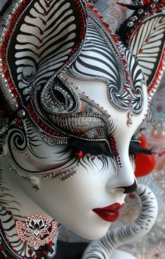 Венецианские карнавальные маски.Фото. Venetian Masks Art, Creepy Halloween Makeup, Mannequin Art, Venetian Masquerade, Venetian Masks, Black Art Painting, Futuristic Art, Masks Art, Carnival Masks