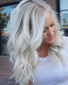 Medium Balayage Hair Blonde, Root Shadow Blonde Platinum, Light Shadow Root Blonde, Blonde Hair With No Roots, Pearly Blonde Hair Balayage, Platunim Blonde Balayage, Shadow Root On Platinum Hair, Rooted White Blonde Hair, White Blonde Shadow Root