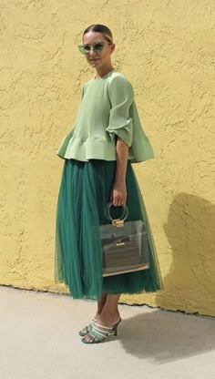 Green Dress Ideas, Tulle Skirt Outfit, Tulle Skirts Outfit, Good Outfits, Blair Eadie, Atlantic Pacific, Black Halloween Dress, Street Style Inspiration