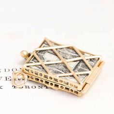 We've come across quite a few mad money charms in our time, but this one might just be the cutest! A little hinged clasp open metal purse with a dollar folded up inside - a sweet token to give to a loved one or to bring prosperity with you everywhere! 14kt yellow gold 4.2 grams Measures: 1" L x .75" w Modern Mens Rings, Art Jewelry Earrings, Mad Money, Printable Ring Sizer, Pin Man, Money Purse, Metal Purse, Bespoke Rings, All Band