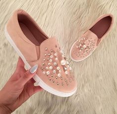 Sapatilhas ♡ Girly Shoes Sneakers, Diy Shoes, Comfy Shoes, Pink Shoes, Pretty Shoes, Trendy Shoes, Shoe Lover, Creepers