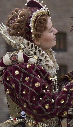 Elizabethan Era Clothing, Elizabethan Aesthetic, 1500s German Fashion, Elizabethan Peasant Clothing, Elizabethan Middle Class Dress, Tudor Gown Elizabethan Dress, Red Elizabethan Gown