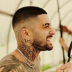 Haircuts With Mustache, Mens Hairstyles Fine Hair, Iconic Haircuts, Shadow Fade, Buzzcut Men, Pharaoh Tattoo, Hairstyles Zayn, Army Haircut, Gurung Dress