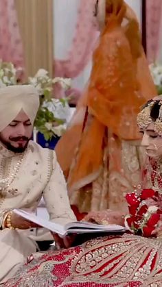 Punjabi Wedding Couple Outfit, Indian Wedding Pictures, Couples Hidden Face Pics, Punjabi Wedding Couple, Pandora Bracelet Charms Ideas, New Hd Pic, Wedding Highlights Video, Videos Hd, Bridal Chura