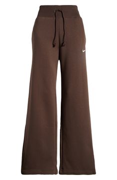 Get incredibly comfy in these wide-leg sweats cut from cozy brushed fleece and finished with split hems so you can show off your favorite footwear. 31" inseam; 23" leg opening; 13 1/2" front rise; 17 1/2" back rise (size Medium) 31 1/2" inseam; 24" leg opening; 14 1/2" front rise; 19" back rise (size 2X) Drawstring waist Side-seam pockets 80% cotton, 20% polyester Machine wash, tumble dry Imported High Waist Sweatpants, Nike Sweatpants Brown, Brown Nike Sweatpants, Nike Flare Sweatpants, School Clothes Essentials, Nike Flare Sweatpants Outfit, Popular Clothes 2024, Clothes For 13, Areo Postale Sweats Outfit