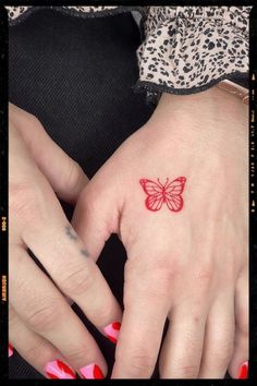 Red Butterfly Tattoo Inspiration - Hand Tattoo Inspiration Red Monarch Butterfly, Red Butterfly Tattoo, Monarch Butterfly Tattoo, Saved Tattoo, Small Tats, Tattoo Meanings, Small Butterfly Tattoo, Owl Tattoo Design, Inspiration Tattoo