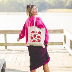 Our Strawberry Canvas Tote Bag is a cute and eco-friendly reusable grocery bag, perfect for everyday use. This whimsical boho floral market tote is ideal for farmers markets and all your shopping needs. 𝐏𝐑𝐎𝐃𝐔𝐂𝐓 𝐅𝐄𝐀𝐓��𝐔𝐑𝐄𝐒: 🌸 100% Cotton canvas for durability 🌸 Flat corners for a sleek design 🌸 Carrying handles with reinforced stitching 🌸 Heavy fabric for sturdiness (12 oz/yd² (406.9 g/m 🌸 Sewn-in label for authenticity 𝐂𝐀𝐑𝐄 𝐈𝐍𝐒𝐓𝐑𝐔𝐂𝐓𝐈𝐎𝐍𝐒: 🌸 Do not iron directly Floral Market, Trendy Tote Bags, Farmers Markets, Market Tote, Reusable Grocery Bags, Boho Floral, Canvas Tote Bag, Grocery Bag, Sew-in Labels