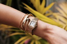 A lovely Cartier wristwatch Bracelet Stack Ideas With Watch, Cartier Panthere Watch Outfit, How To Stack Bracelets With Watch, Cartier Watches Women, Cartier Panthere, Luxury Bracelet, Cartier Jewelry, Cartier Watch, Jewelry Inspo