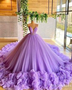 spaghetti straps lavender beading bodice tulle evening dress with handmade flowers Puffy Prom Dresses, Purple Ball Gown, Prom Dress With Train, Pretty Quinceanera Dresses, Tulle Evening Dress, Unique Prom Dresses, Tulle Ball Gown, Ball Gowns Evening, Cute Prom Dresses