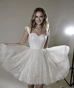 Short Wedding Dress Glitter, White Hoco Dress, Prom Dresses Gown, February Nails Ideas, White Homecoming Dress, Glitter Wedding Dress, Fashion Dresses Formal, Wedding Dress Flowy, Mini Homecoming Dresses