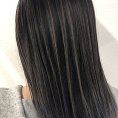 Straight Black Hair Highlights, Black Hair W Highlights, Light Black Hair, Brown Hair Inspiration, Highlights For Dark Brown Hair, Hair Color Underneath, Straight Hair Cuts