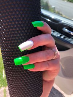 Nail Design Green Color, Hot Green Nails Acrylic, Lime Green Nails Acrylics Design, Nail Ideas Neon Green, Neon Green And Gold Nails, Nails Acrylic Lime Green, White And Lime Green Nails, Summer Nails Green Neon, Lime Green Summer Nails