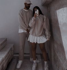 Couple Date Night Outfits Casual, Partner Outfit Couple, Couple Matchy Outfits, Matchy Outfit Couple, Couples Outfits Matching, Couple Chic, Matching Couple Outfits Casual, Couple Outfits Matching, Couples Outfits