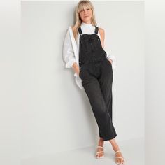 Fits: Relaxed On Top, Super-Relaxed Slouchy Fit From Hip To Ankle. Hits: At The Ankle For Plenty Of Footwear-Flaunting Options. The Feel: No-Stretch For That Vintage Fit. The Deal: Ultra-Chill Dad Jean Overalls With A Utility Twist? Work It! #410027 95% Cotton, 5% Recycled Cotton Machine Wash Cold Inside Out With Dark Colors Only--Never-Fade Technology Activated! Tumble Dry Low--Maintains That Fit And Feel You Love. Imported. Do Your Part: Made With 5% Recycled Cotton. Less Waste In The World Bu Hairdresser Outfit Work, Old Navy Overalls, Black Workwear, Maternity Overalls, Black Overalls, White Denim Jeans, Jean Overalls, Overalls Women, Work It