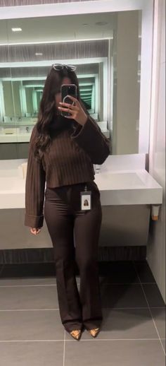 Corporate Baddie Outfits, Corporate Baddie, Casual Work Outfits Women, Looks Jeans, Cute Work Outfits