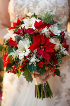 Christmas Wedding Bouquet Poinsettia, Different Wedding Flowers, Christmas Wedding Picture Ideas, Christmas Wedding Bouquets Bride, Christmas Wedding Flowers Bouquets, Flowers For Winter Wedding, Winter Bride Bouquet, Christmas In July Wedding, Christmas Wedding Pictures