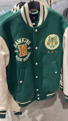 Varsity Jacket High School, High School Jacket, Hawkins High School, Green Varsity Jacket, School Shirt Designs, School Jacket, Easy Diys, College Jackets