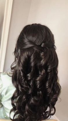 Balcony Decorating Ideas, Teenage Birthday, Bridemaids Hairstyles, Winter Ball, Curls For Long Hair, Quinceanera Hairstyles, Hoco Hairstyles, Hairstyles For Layered Hair