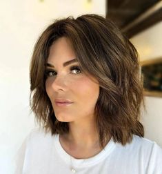 Elevate your style with these 25 trendy choppy layered bob hairstyles designed specifically for thick hair! From playful textures to sophisticated cuts, discover the perfect look to complement your bold personality. Inverted Hairstyles, Bobbed Hairstyles, Collarbone Length Hair, Messy Wavy Hair, Long Shaggy, Long Layered Bob, Womens Haircuts Medium, Layered Bob Haircuts, Bob Hairstyles For Thick