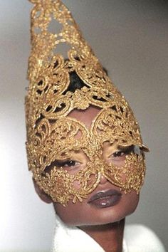 Alexander McQueen for Givenchy Haute Couture S/S 1997 Givenchy Couture, Savage Beauty, Masquerade Mask, Minimal Chic, Victoria Beckham, Wearable Art