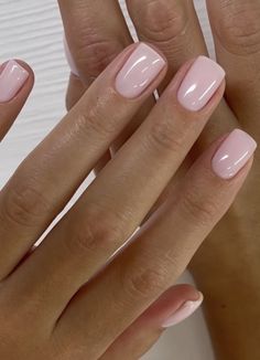 Work Birthday Treats Ideas, Finger Tip Length Nails, Elegant Nails Classy Simple Short, Fingernail Colors 2023, Shellac Nails Neutral Classy, Nails For Women Over 50 Over 50, Nails For Medical Professionals, Subtle Summer Nails Short, Modern French Tip Nails Square