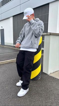 Streetwear Ideas, Pants Outfit Men, Trendy Boy Outfits, Black Men Street Fashion, Streetwear Mode, Men Street Fashion, Mens Trendy Outfits, Street Style Outfits Men, Street Fashion Men Streetwear