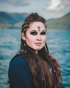 Viking Bridal Makeup, Viking Makeup Female Simple, Viking Wedding Makeup Female, Celtic Makeup Female, Female Viking Makeup, Easy Viking Makeup, Viking Make Up, Simple Viking Makeup, Viking Woman Makeup