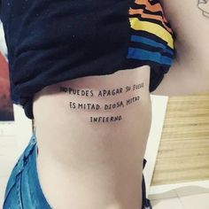 a woman with a tattoo on her stomach that reads, fuedes apaga su fuso es mitad diosa hita inferino