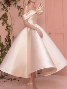 A-Line Minimalist Elegant Prom Dress Off Shoulder Short Sleeve Ankle Length Satin #promdresses #promdressesideas #promdresses2022 #promdressideas Tea Length Cocktail Dresses, Valentine's Day Dress, Cheap Prom Dresses Online, Prom Dresses Elegant, Sleek Dress, Tea Length Wedding, Gaun Fashion, Wedding Dress Guide, Valentines Day Dresses