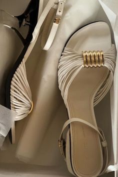 Runway Heels Aesthetic, Shoes Heels Classy, Cute Heels, Fancy Shoes, Girls Fashion Clothes