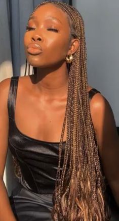 Blonde And Brown Hair Color Black Women Braids, Honey Blonde And Brown Box Braids, Dark Skin Brown Braids, Brown Box Braids On Dark Skin, Summer Box Braids Colors, Box Braids Hairstyles For Black Women Color, Honey Box Braids, Mahogany Braids, Braid Color Ideas For Black Women