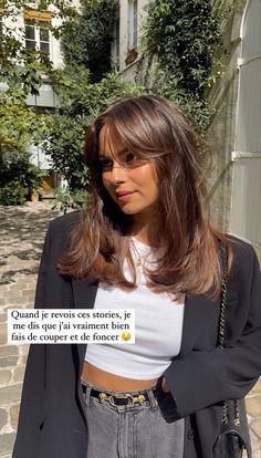 Medium Length Haircut Brown Hair Curtain Bangs, Chocolate Brown Hair Medium Length Curtain Bangs, Medium Length Haircuts Curtain Bangs, Wolfgang Haircut Women, Mid Hair Length With Bangs, Autumn Haircuts 2023, Kim Kardashian Mid Length Hair, Autumn Hairstyles 2023, Mid Length Hairstyles Brunette