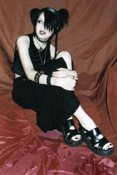 Goth 2000s Aesthetic, Mallgoth Outfits 90s, 2000s Fashion Goth, Goth Fashion Inspo Outfits, Mall Goth 90s Outfits, Mall Goth Outfit Ideas, 90s Mall Goth Outfit, 2000s Goth Outfits, 2000s Mall Goth Outfits