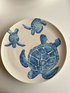 a plate with two sea turtles painted on it