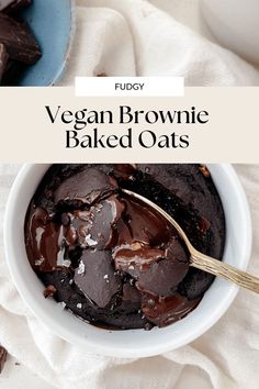 vegan brownie baked oats in a white ramekin with a gold spoon inside Brownie Baked Oats, Vegan Brownies Easy, Fudgy Vegan Brownies, Baked Oats Recipe, Inflammation Diet Recipes, Sugar Free Brownies, Fudgy Brownie, Chocolate Oats