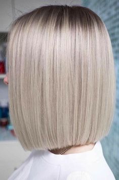 Straight Bob Haircut, Medium Length Hair Straight, Medium Length Hairstyles, Medium Bob Hairstyles, Inverted Bob, Haircut And Color, Penteado Cabelo Curto, Brown Blonde Hair, Ulzzang Fashion