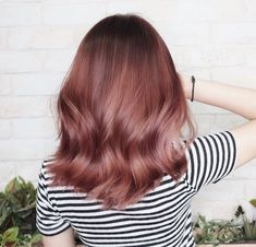 Rose Gold Hair Brunette, Penteado Cabelo Curto, Rose Gold Hair, Dye My Hair, Hair Inspiration Color, Long Red, Hair Inspo Color, Hair Envy, Gold Hair