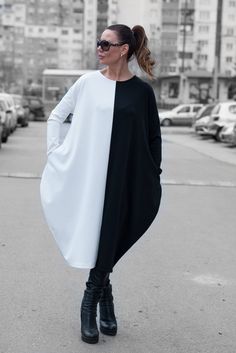 Oversized Black And White Tunic, Avant Garde Tunic, Women Dress Tunic with long sleeves, 2 sides pockets, and back zipper. SIZE & FIT: *Our Model is 5′6″ / 175 cm and wears size M. *Available Sizes: form XS up to 8XL *This product could be customized according to your measurements. *Please leave your requirements in the checkout. CARE Dry Cleaning - only Medium hot iron Time to ship & DELIVERY : Your piece will be ready to ship in 5-6 biz days upon placing your order. UPS Express Worldwide - 3-4 Winter Tunic, Women Steampunk, White Tunic Dress, Avant Garde Dresses, Cotton Tunic Dress, Women Tunic, Cotton Tunic, Oversized Tunic, White Tunic