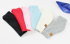 Fleece Headband Ear Warmers, Fleece duble layered headband Made for cold weather out door activities. You'll be warm with this headband on with double layered fleece constructed. Soft & warm. Made with 100% polyester Fleece Easy to wear and stays in place and keeps your hair under control. 5 sizes available from toddler to Adult XL. 24 colors option (Please see last picture) Materials : - 100% soft polyester fleece - Extra soft faux suede logo Size Head Circumference (Inch) - XS toddler (1-3 Casual Headband With Cotton Sweatband, Girls Harem Pants, Fleece Headbands, Black Harem Pants, Drop Crotch Pants, Kids Fleece, White Fleece, Red Fleece, Jersey Pants