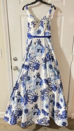 NWT Glamour by Terani Couture Women’s White Blue Floral dress. Size : 6 | eBay White Blue Floral Dress, Blue White Floral Dress, Terani Couture, Blue Floral Dress, Floral Blue Dress, Blue Floral, Floral Dress, White Blue, Size 6