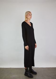 A long, 100% merino wool dress will be wonderful for anyone who wants comfort. Unrestricted movement, V-neck is an integral part of the wardrobe of the cooler season. Wool Dress Winter, Long Wool Dress, Knitted Dress Outfit, Winter Sweater Dress, Sweaters Outfit, Merino Wool Dress, Sweater Dress Black, Wool Sweater Dress, Dress Knit