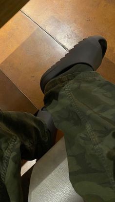 Men Tumbler Ideas, Cute Box Braids Hairstyles, Shoes Outfit Fashion, Cute Slippers, Mens Casual Dress Outfits, Tumbler Ideas, Mens Outfit Inspiration, Hype Shoes, Shoe Inspo