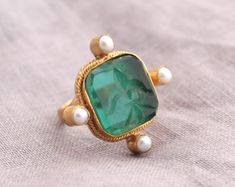 Gold Ring Jewelry, Ring Green Stone, Green Stone Ring, Bracelet Quotes, Ring Crystal, Stamped Bracelet, Antique Diamond Rings, Jewelry Quotes, Medieval Jewelry