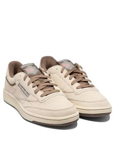 #Outfit #Style #Styleideas #guygiftideas #mengiftifeas #fashionman #trendy #sneakers Reebok Club C 85 Vintage, Club C 85 Vintage, Reebok Club C 85, Club C 85, Pretty Shoes Sneakers, Basket Noir, Basket Vintage, Reebok Sneakers